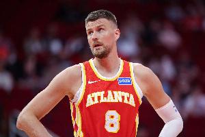 波尔津吉斯半场16分钟 7中4&6罚5中拿到14分7板1帽 出现3失误