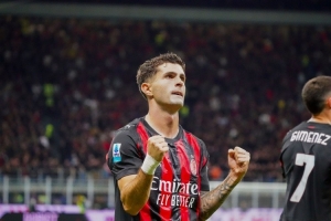 记者：普利西奇右腿筋轻微撕裂，将在大约10天后重新接受评估