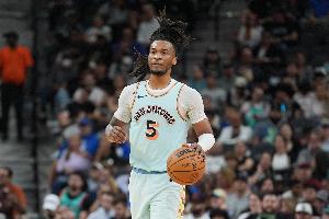 能攻能传还能防！卡斯尔首节2中2高效拿到6分5助2断