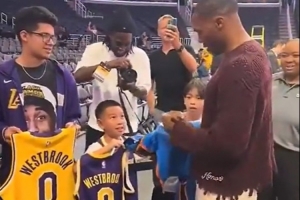 威少拒签湖人球衣？美网友：有些篇章最好别署名 他真的无法接受