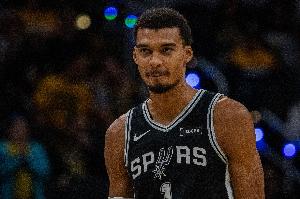 热身三分线外15投15中！NBA官方：第三年的文班亚马恐怖如斯🤯