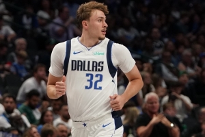 卡斯尔：弗拉格今天投篮表现不佳 但他的镇定超出我的预期&比我强