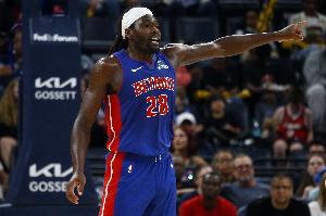 内线猛兽！斯图尔特替补出战24分钟 得到20分10篮板2助攻4盖帽