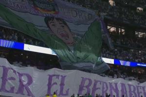 永远的巴斯光年！皇马球迷巨幅TIFO致敬巴斯克斯