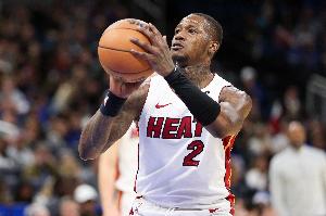 Shams：罗齐尔等上交了手机但NBA没查到啥 FBI不用与NBA分享信息