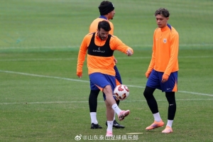 10月25日下午，山东泰山队进行了与上海海港队的赛前官方训练