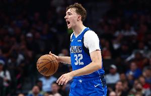 状态不错！弗拉格半场5中4高效拿下12分1板1助1帽