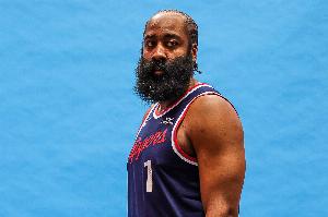 哈登赛季前三场场均21.7分10.3助攻 失误4.3次 命中率52.8%