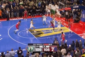 很关键！马克西突破抛投不中 76人错失反超机会