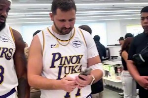 惊！球迷在手机店遇到“老詹”与“卢卡”在挑新iPhone🤣