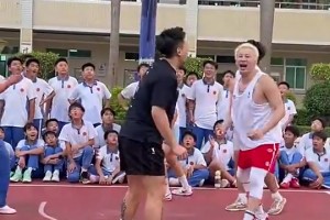 卧槽，你跟我说这是女高中生？这球技也太TM强了吧？🤯