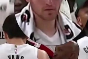 克林根：不是，教练我呢？暂停时比卢普斯指导杨瀚森 克林根小表情亮了🤣