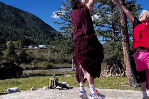 佛ba！藏式球员拉杆~川西不仅球场美如画 球风也美如画！