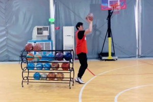 说他准每个球都是打铁，说他不准每个球又打同一个位置🤣🤣