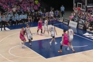 恋爱降温？女状元克拉克无视男友亲吻