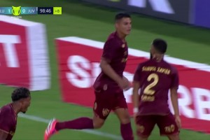 👍老兵精神！41岁仍决定比赛！蒂亚戈-席尔瓦凌空侧钩杂耍绝杀