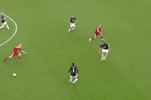 可怕的T9❗️当年双红会，托雷斯硬扛费迪南德拉拽破门