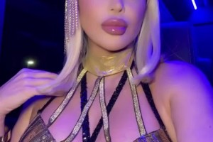 🙈皮蓬前妻这身装扮什么水平？阿姨真是越活越年轻啊！