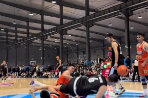 女主播小七晒视频：北京说冷真冷啊！穿裙子冻死我了