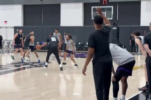 可圈可点！威少国王队内训练一镜到底：助攻队友+被包夹运球失误