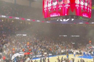 差距太大了！海王出场时全场欢呼，杜兰特出场时切换成全场嘘声！