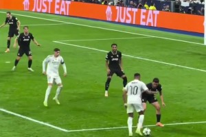 姆巴佩连过两人后做球，无奈米利唐没压住啊