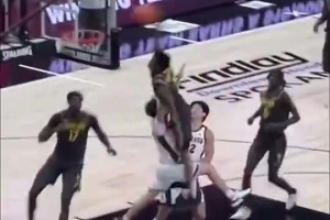 依旧会玩！曼联网红女球迷：我真的希望利物浦球迷们都没事！