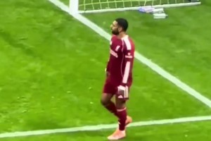 面对萨拉赫的操作，维尔茨敢怒不敢言😂