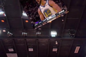 女主播小七晒看勇士直播视频：库里超远3分看high了！😍