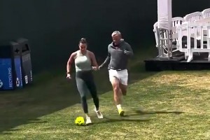 国外网友：萨巴伦卡踢球视频我能看100遍🤣