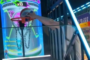 三分还带填弹的，这是真重炮手