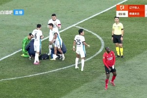 疼😵！田依侬爆射近距离击中队友姆本扎裆部，后者走路姿势亮了