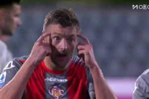 👍老兵不死！38岁瓦尔迪穿10号攻入意甲首球 激动连续空翻庆祝