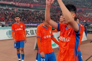 山东泰山队赛后精彩瞬间，刘洋的英语水平突飞猛涨
