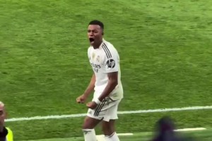 终结国家德比4连败！皇马2:1巴萨终场哨响后，皇马三巨头的反应