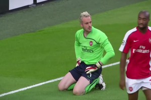 曼联球迷：至今没能理解，C罗为什么在这个位置就直接起脚打门！