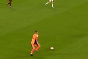 开宗立派的门卫先驱！诺伊尔以门将之名，行后卫之实！