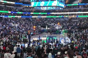 MVP！独行侠主场居然有这么多的SGA球迷，不停为他欢呼