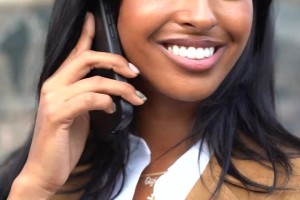 近距离欣赏科比大女儿的颜值，真的既像瓦妮莎又像科比！