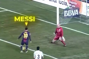 足坛首次！裁判忍受不了梅西残暴戏耍对手，判罚盘带犯规🤣