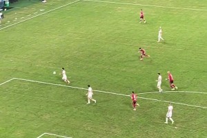 韦世豪伤愈归队合练，满脸笑意尽显好心情