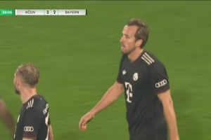 这球漂亮！凯恩禁区内小角度转身打门得手！拜仁2分钟2球反超！