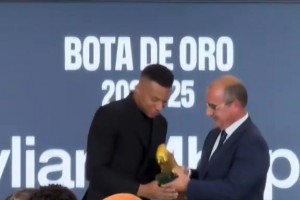 河南2-2战平浙江后两队球迷共喊：干死成都！