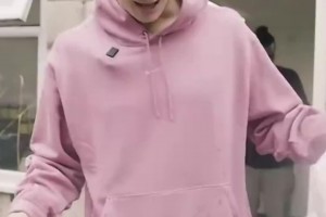 真生吃😂！哈兰德一天两杯生牛奶，饮食习惯引热议