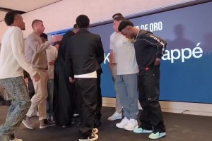 团结！皇马全员到场祝贺姆巴佩加冕欧洲金靴