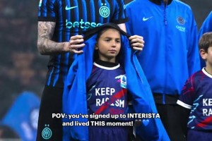 维尼修斯被蜘蛛玩具吓到后忍不住蹦出一句：SB嘞~