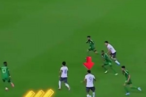 欧冠女主持这也太敢穿了吧~难怪总说国外女子性感大方😍