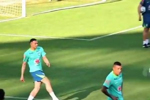 简直太残暴了！卡卡连续变向生生晃断萨穆埃尔韧带！